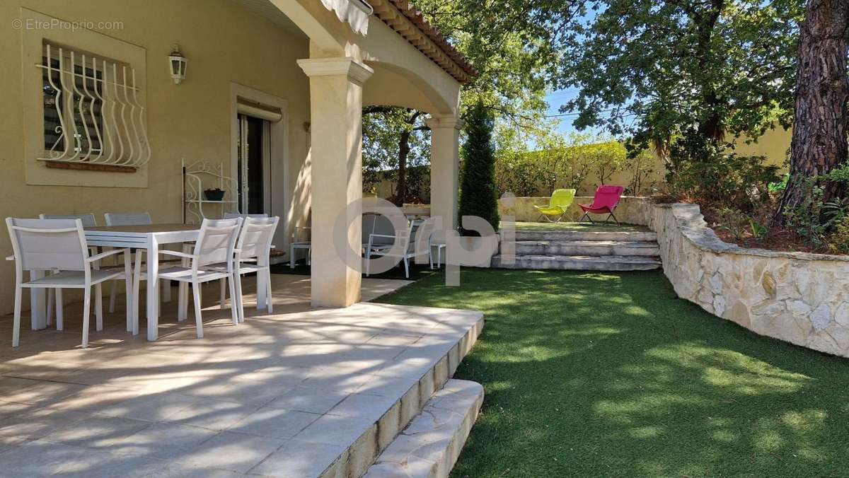 Maison à ROQUEBRUNE-SUR-ARGENS