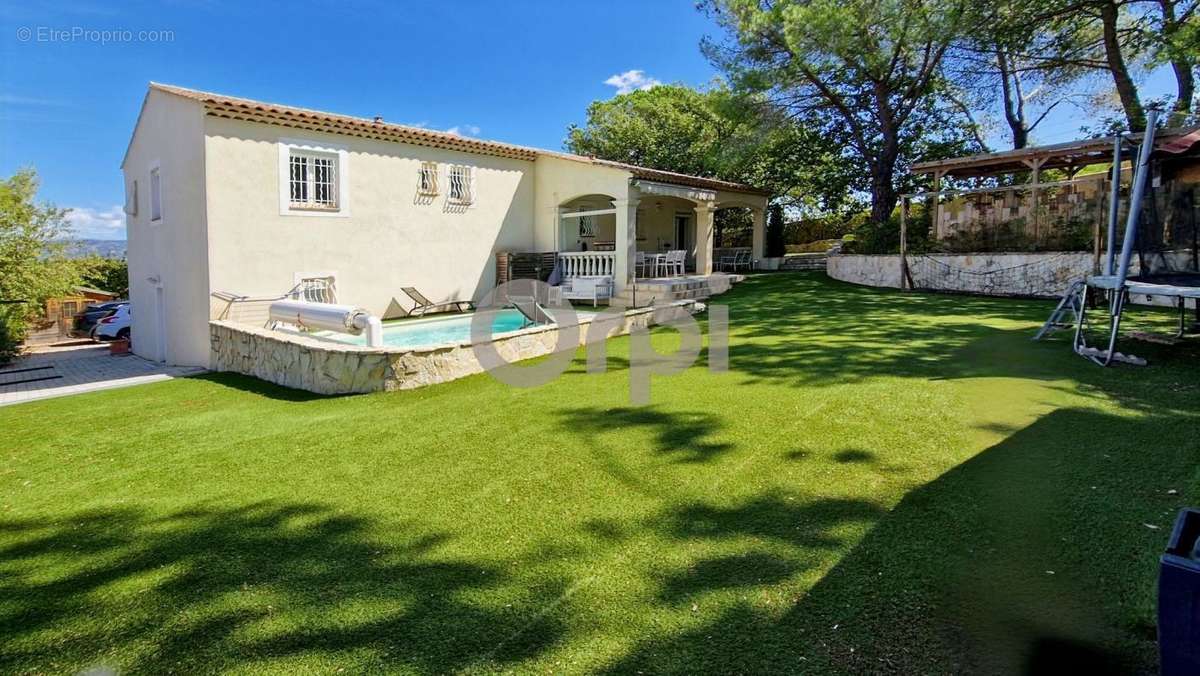 Maison à ROQUEBRUNE-SUR-ARGENS