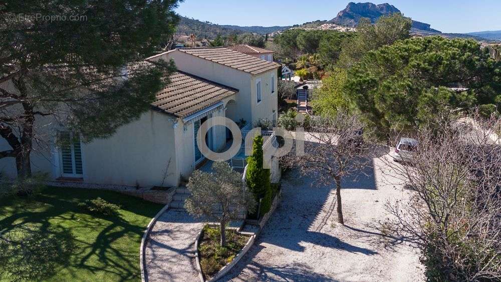 Maison à ROQUEBRUNE-SUR-ARGENS