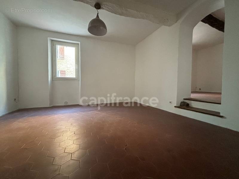 Appartement à SAINT-CEZAIRE-SUR-SIAGNE