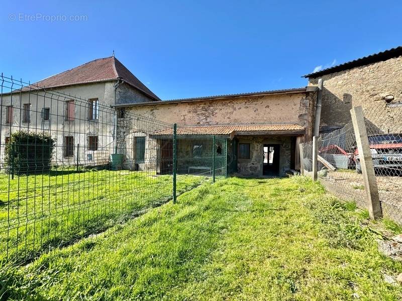 Maison à SAINT-PRIEST-LA-PRUGNE