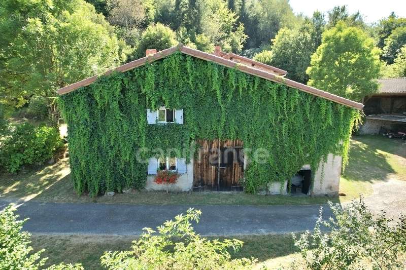 Maison à SAINT-PRIEST-LA-PRUGNE