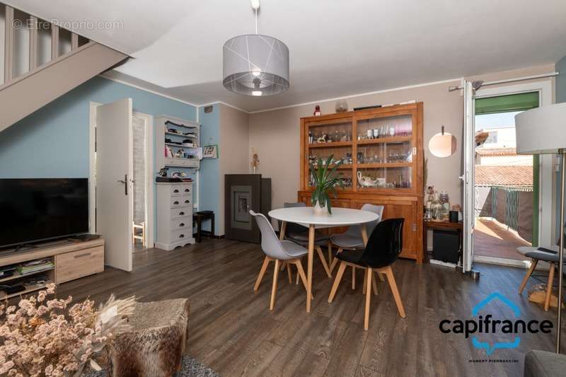 Appartement à SAINT-CYR-SUR-MER