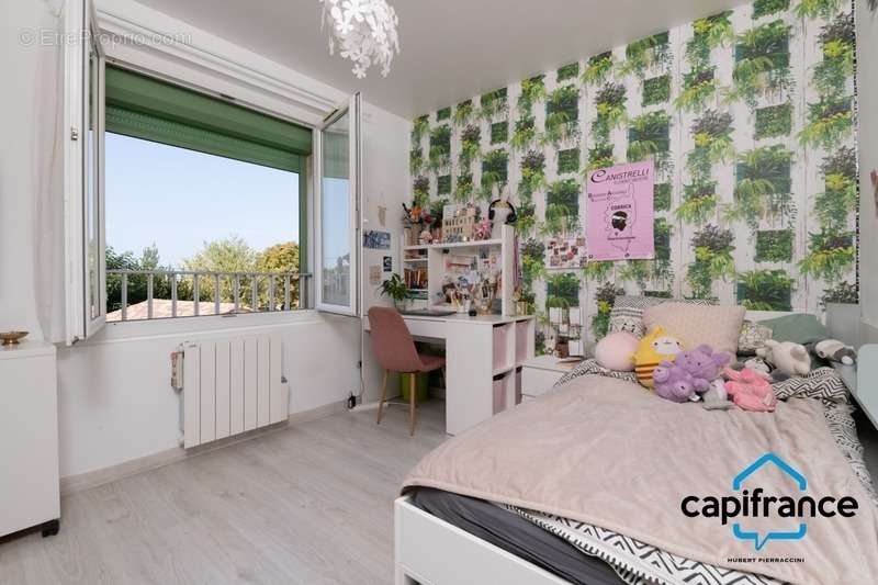 Appartement à SAINT-CYR-SUR-MER