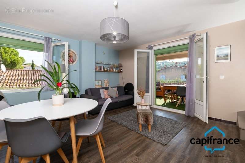 Appartement à SAINT-CYR-SUR-MER