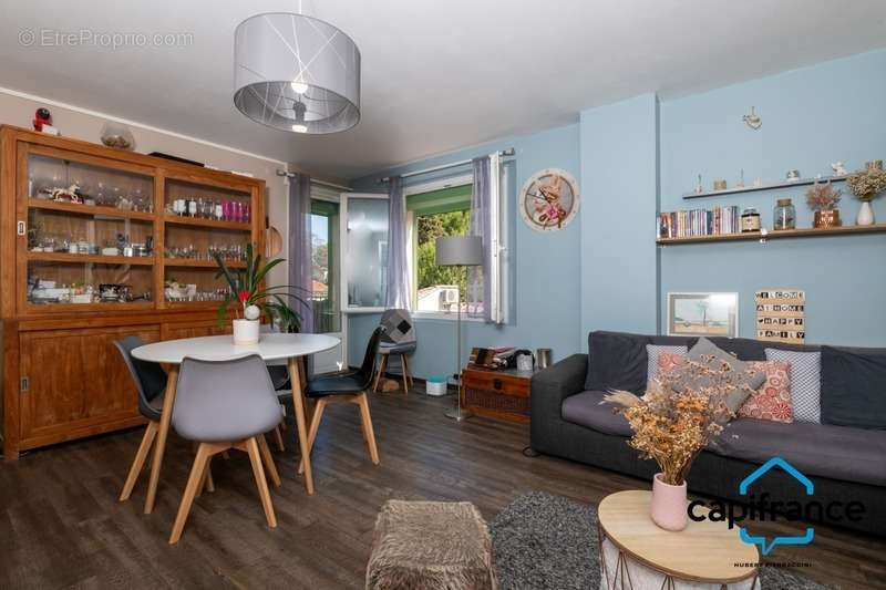 Appartement à SAINT-CYR-SUR-MER