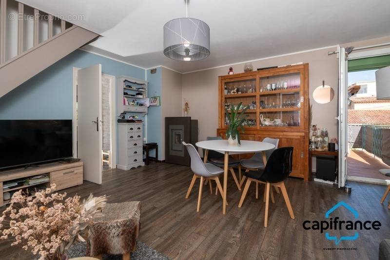 Appartement à SAINT-CYR-SUR-MER