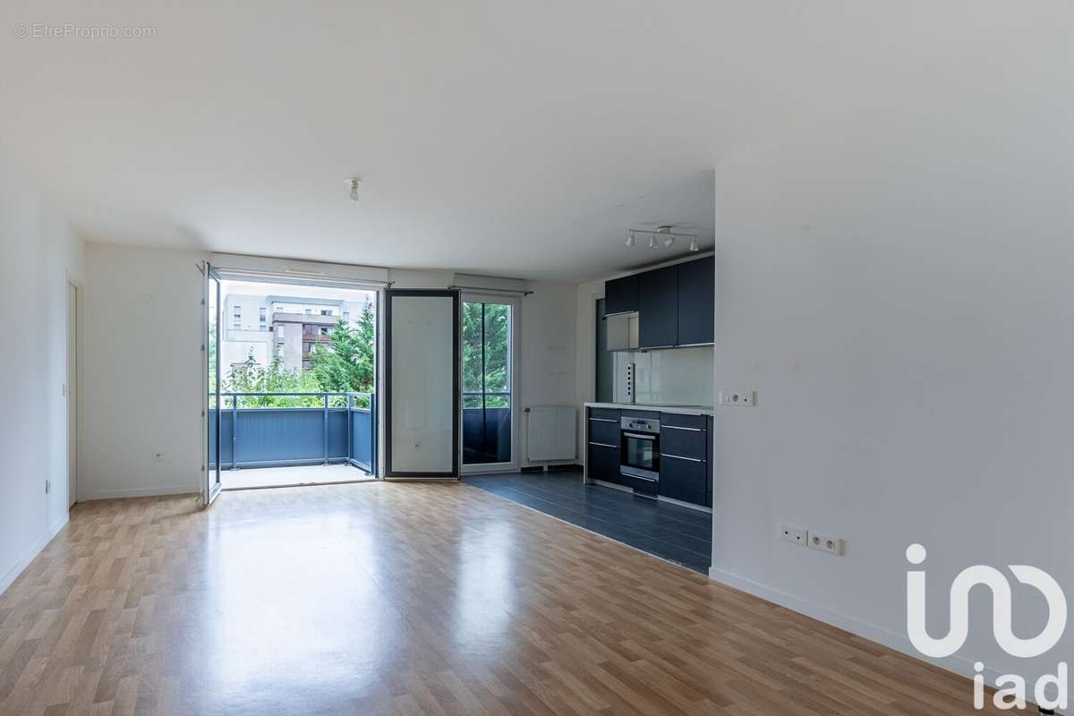 Photo 2 - Appartement à GENNEVILLIERS