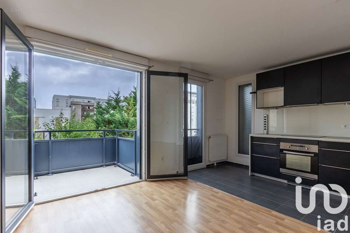 Photo 4 - Appartement à GENNEVILLIERS