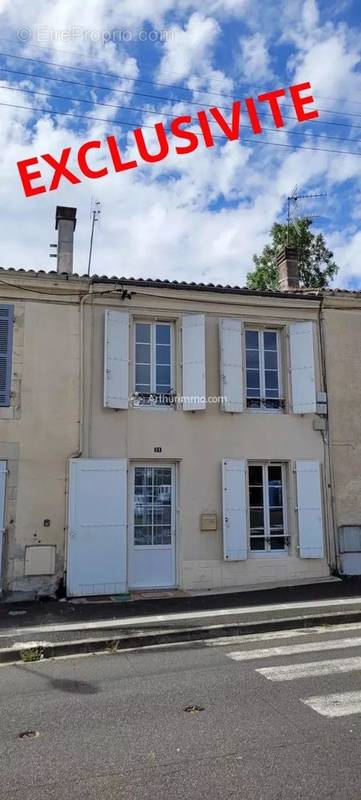 Maison à SAINT-JEAN-D&#039;ANGELY