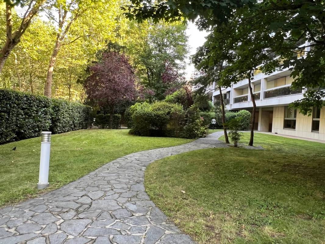 Appartement à NEUILLY-SUR-SEINE