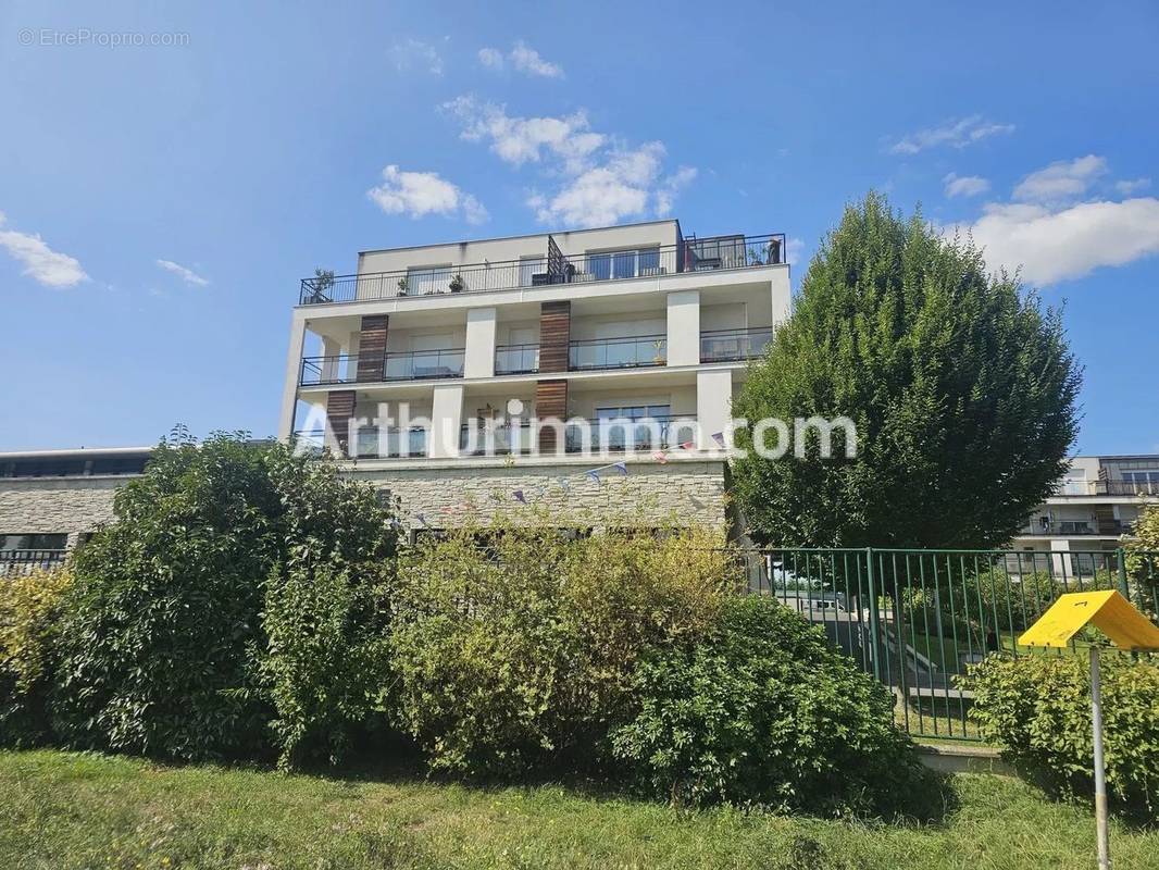 Appartement à LES PAVILLONS-SOUS-BOIS