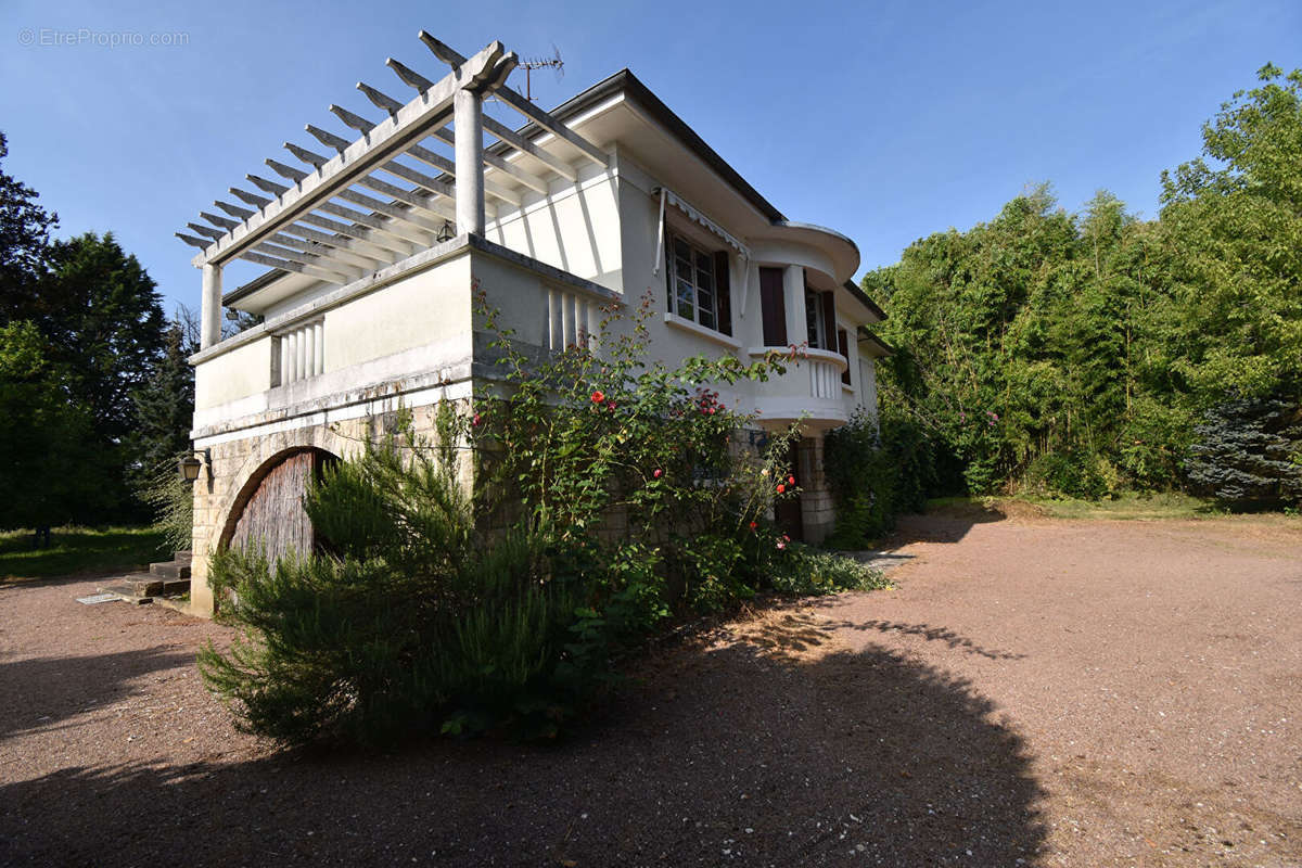 Maison à LA CHAPELLE-MONTLINARD