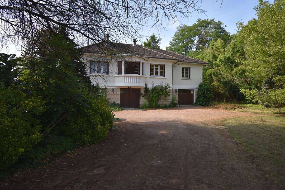 Maison à LA CHAPELLE-MONTLINARD