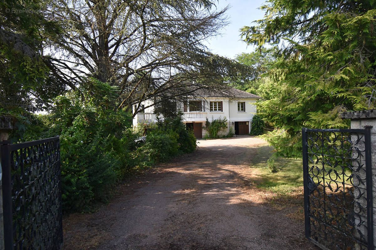 Maison à LA CHAPELLE-MONTLINARD