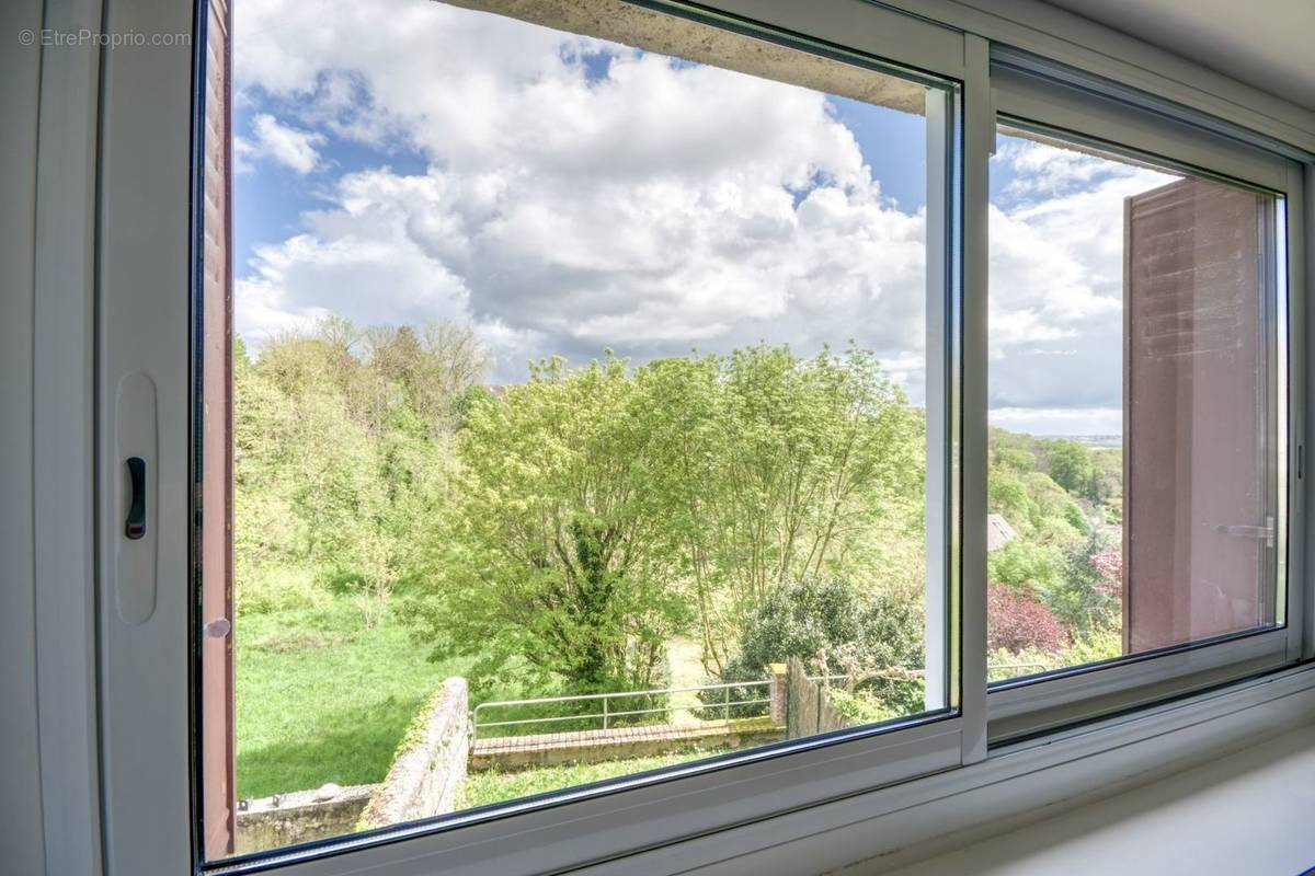 Appartement à NEAUPHLE-LE-CHATEAU