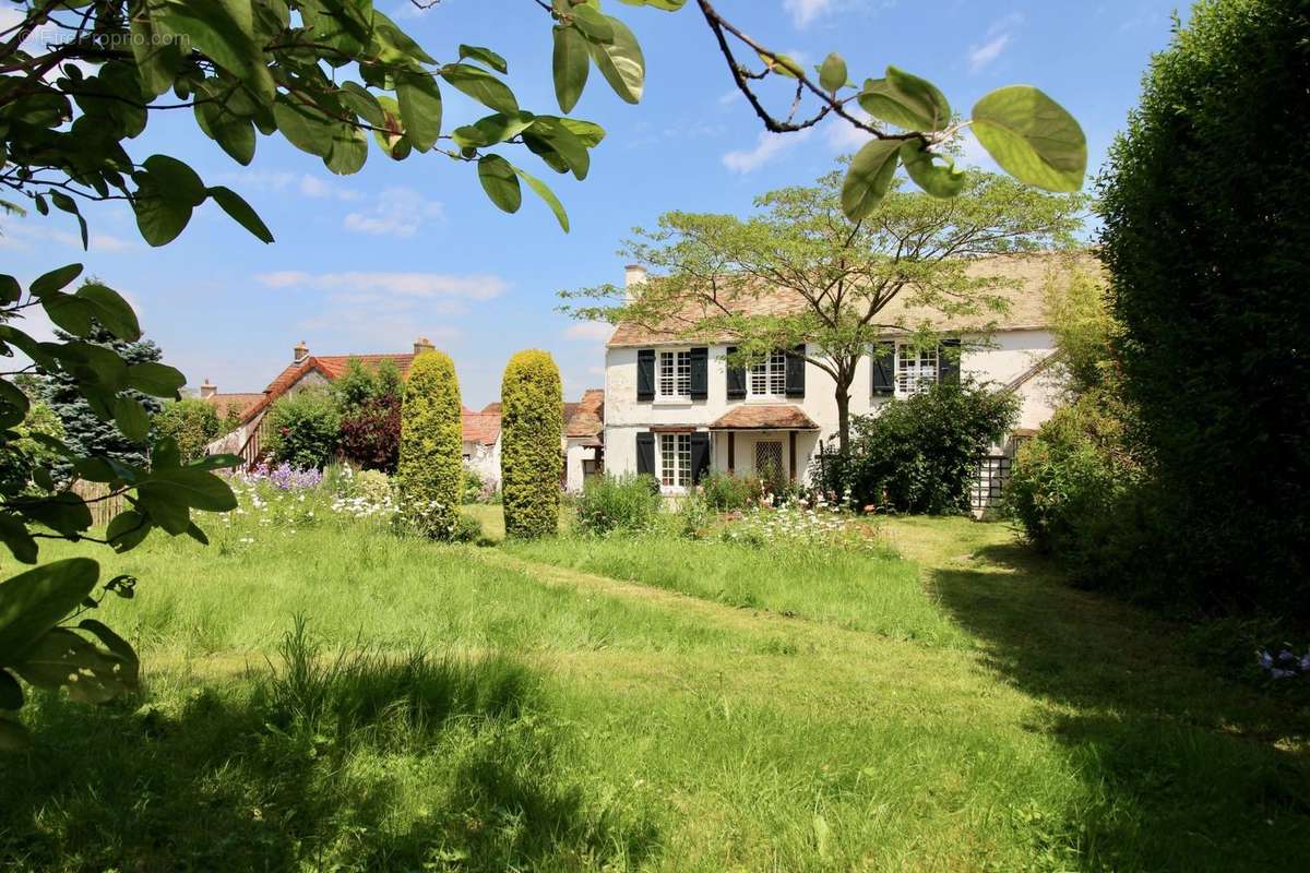 Maison à NEAUPHLE-LE-CHATEAU