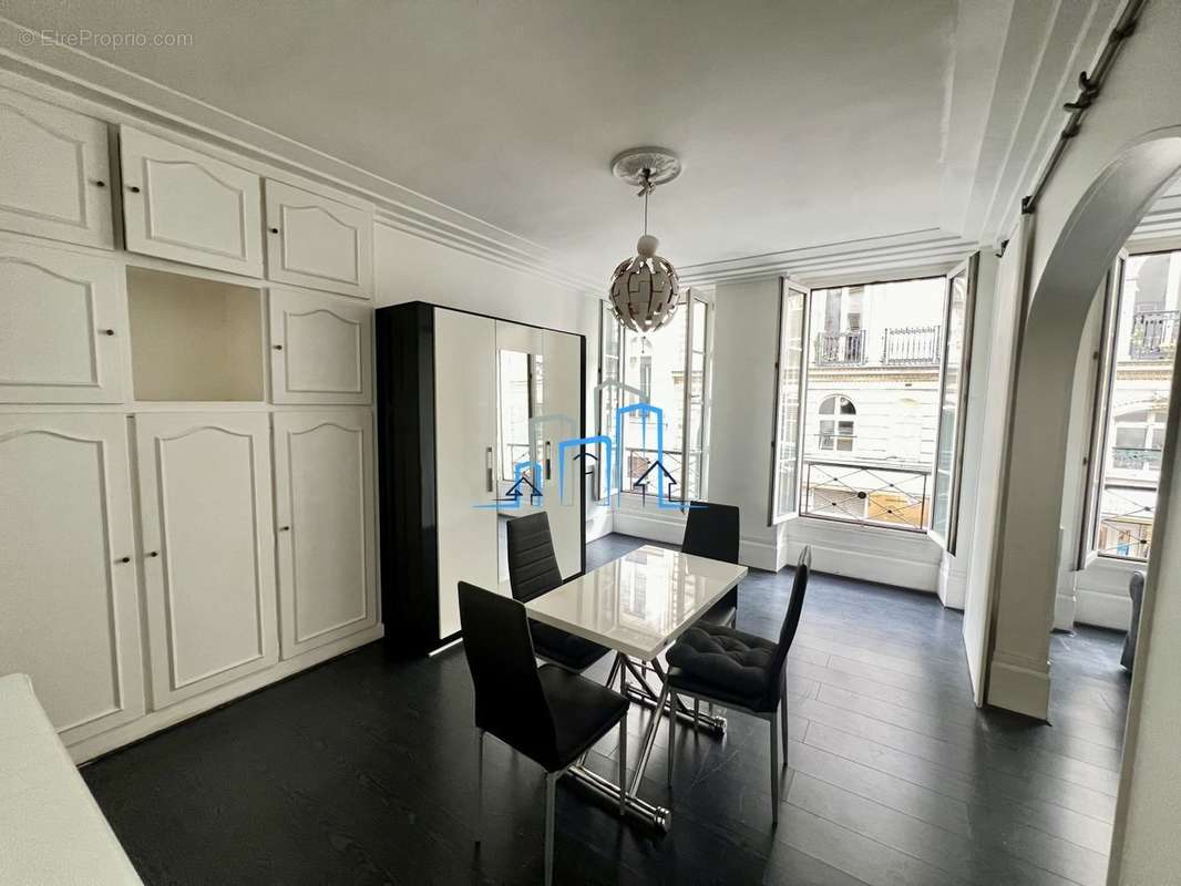 Appartement à PARIS-10E