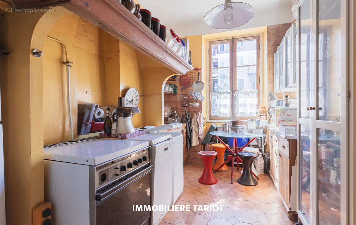 Appartement à MARSEILLE-1E