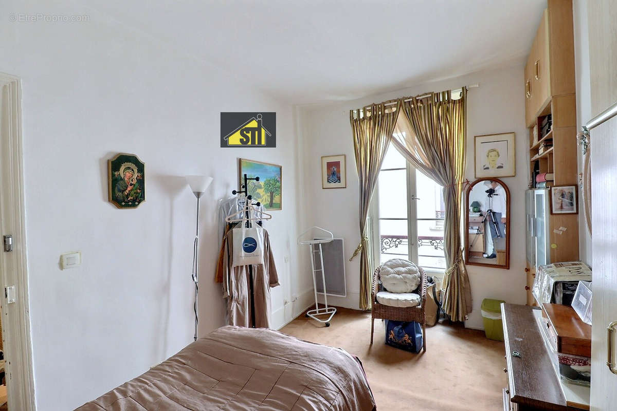 Appartement à PARIS-14E