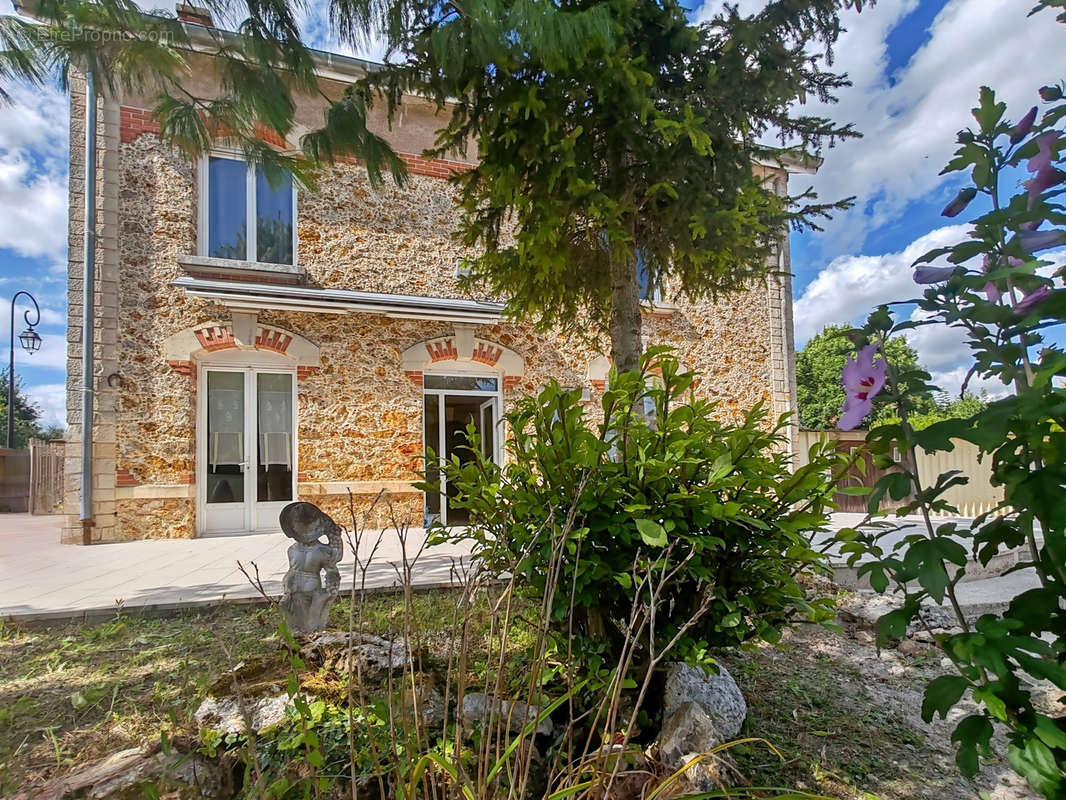 Maison à LIVRY-LOUVERCY