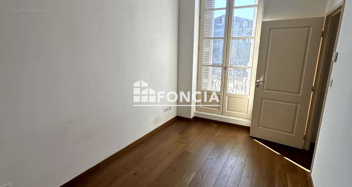 Appartement à MARSEILLE-2E