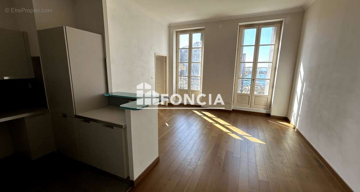 Appartement à MARSEILLE-2E