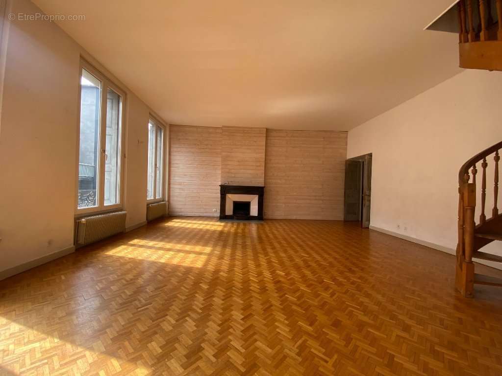 Appartement à SAINT-ETIENNE