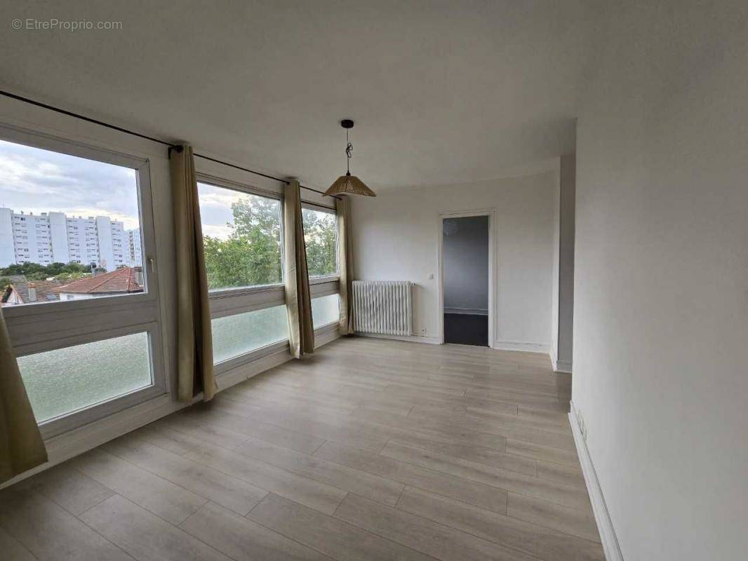 Appartement à MAISONS-ALFORT