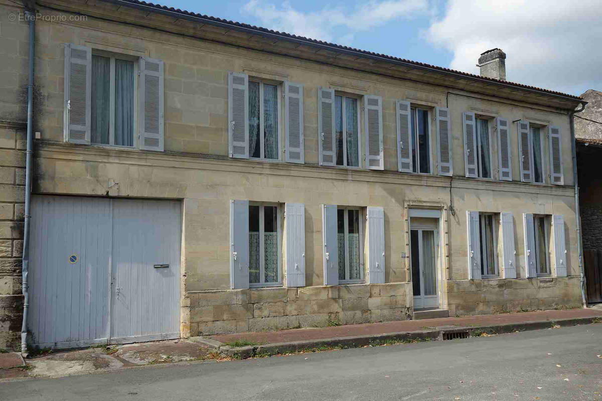 Maison à ETAULIERS