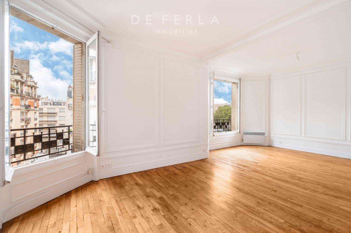 Appartement à PARIS-15E