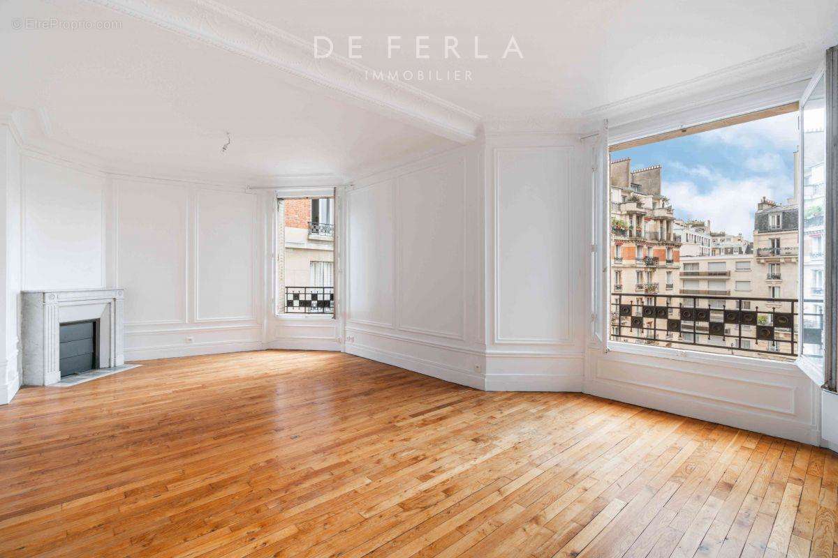 Appartement à PARIS-15E