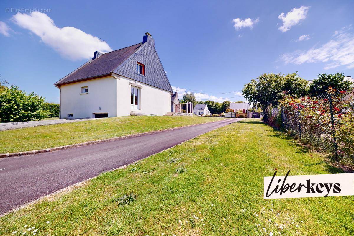 Maison à SAINT-SAMSON-SUR-RANCE