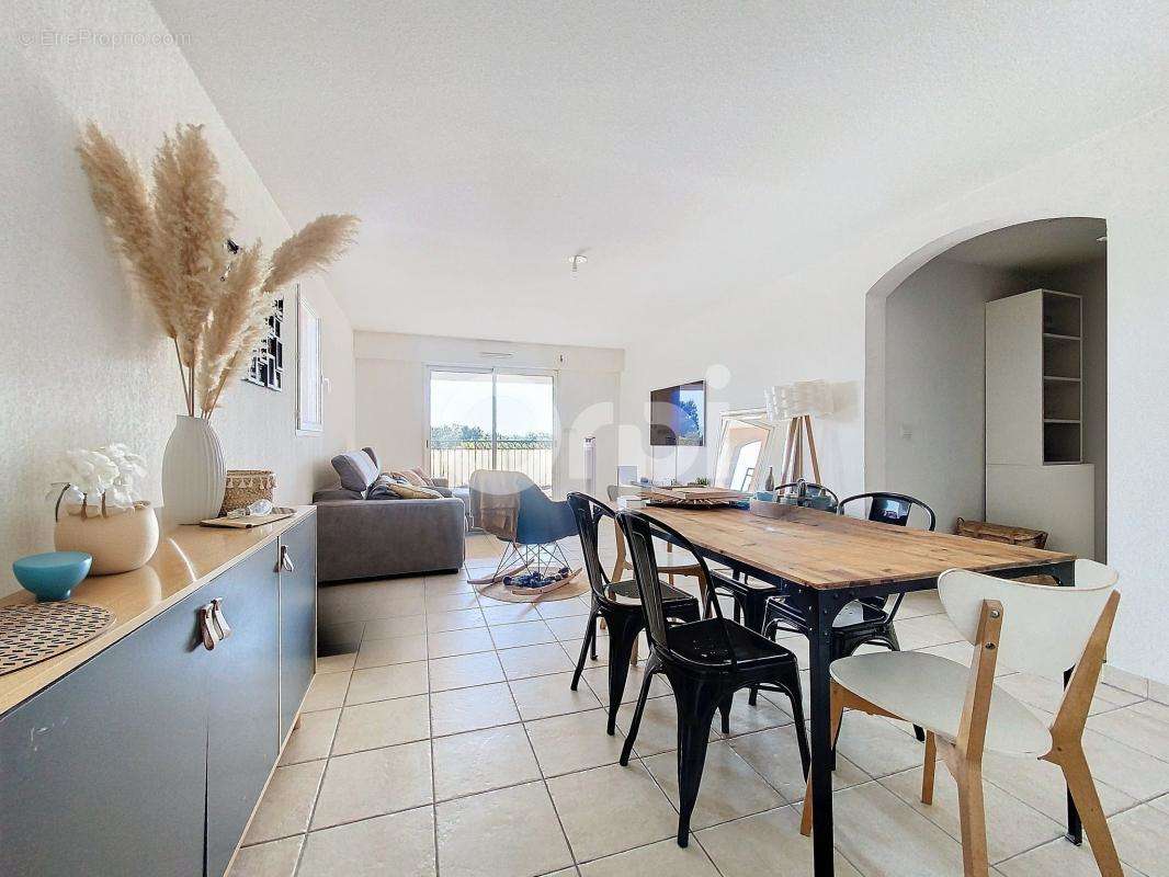 Appartement à ROQUEBRUNE-SUR-ARGENS