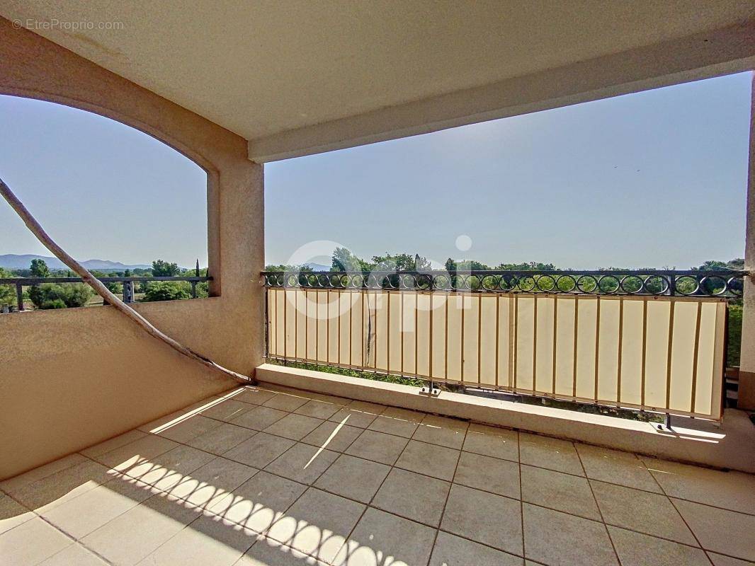 Appartement à ROQUEBRUNE-SUR-ARGENS