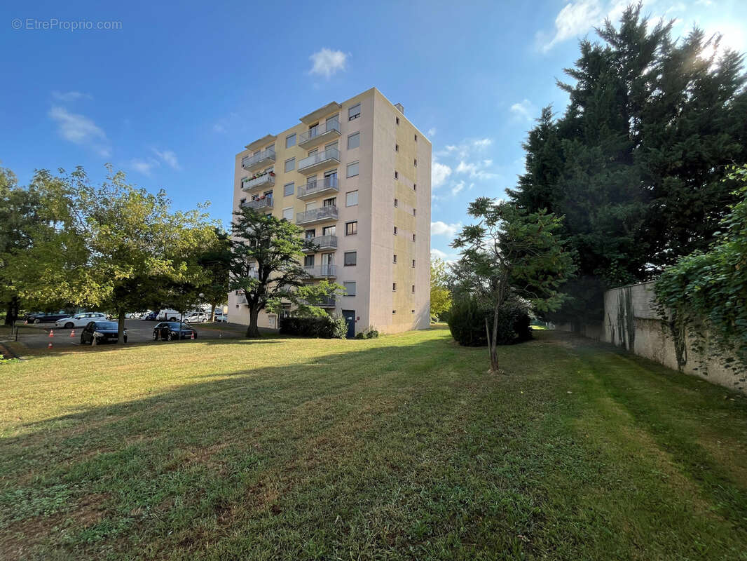 Appartement à DECINES-CHARPIEU