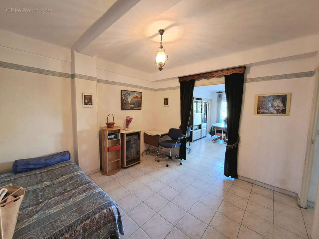 Appartement à MARSEILLE-4E