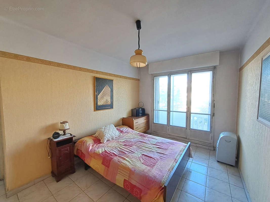 Appartement à MARSEILLE-4E