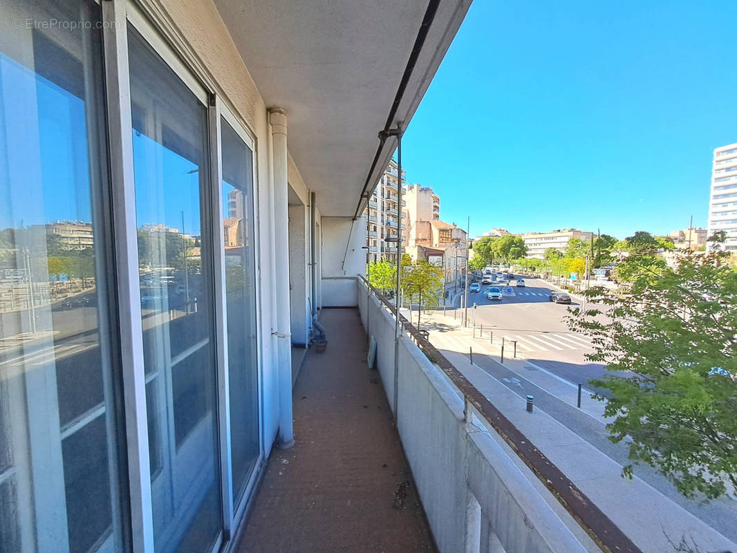 Appartement à MARSEILLE-4E