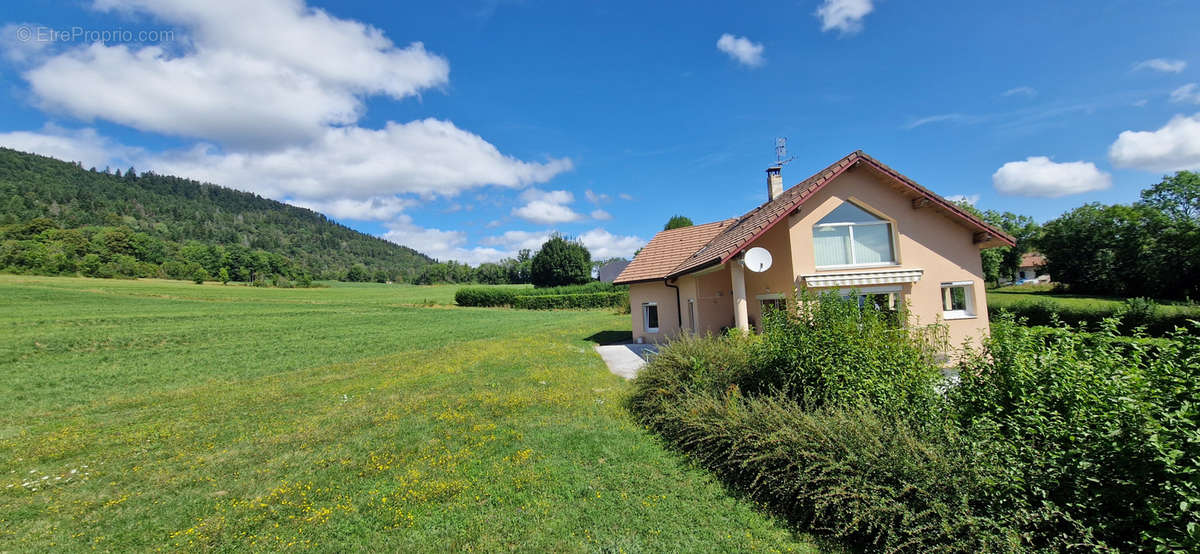 Maison à LOMPNIEU