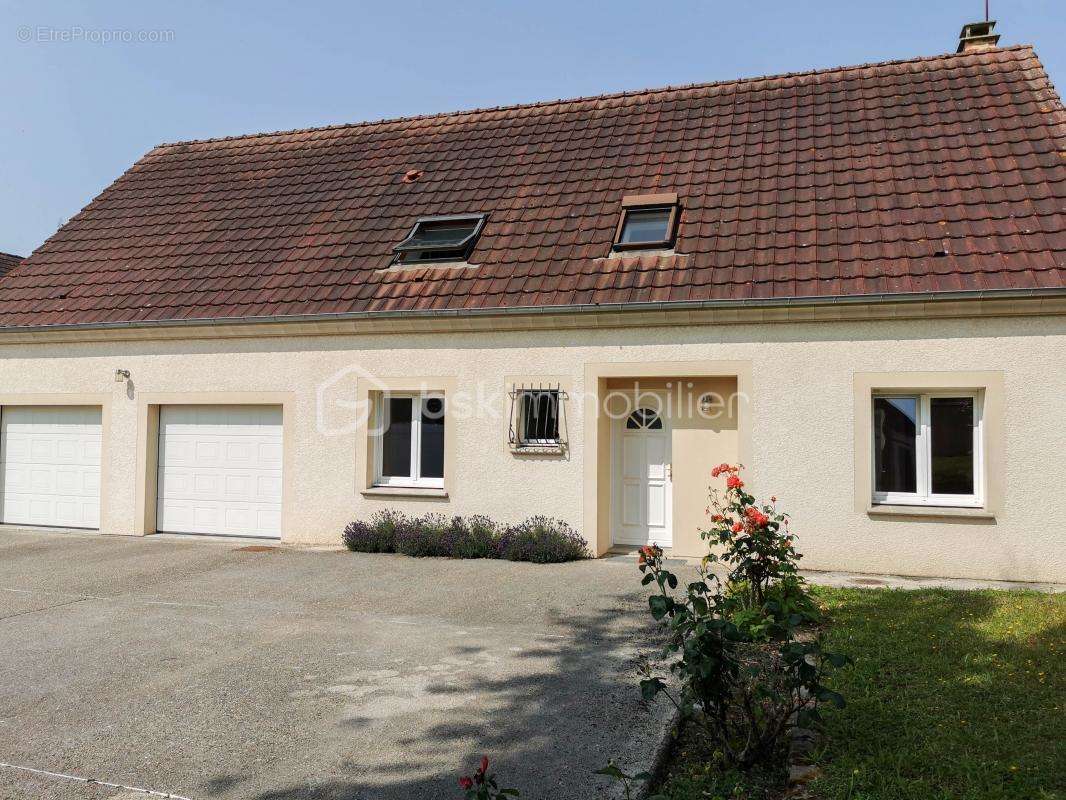 Maison à LA CHAPELLE-SUR-OREUSE