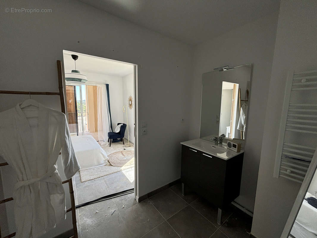 Appartement à MAUGUIO