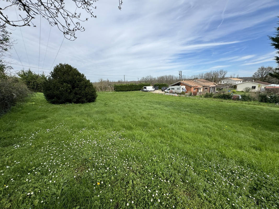 Terrain à SALIGNAC