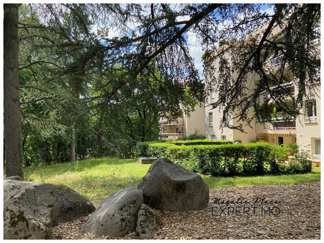 Appartement à SAINT-GENIS-LAVAL