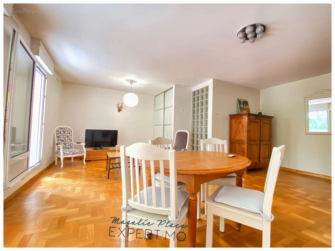 Appartement à SAINT-GENIS-LAVAL