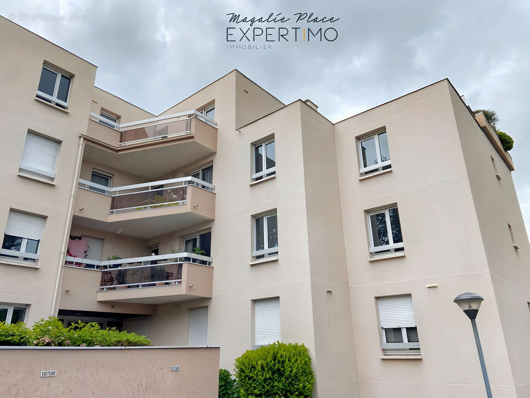 Appartement à SAINT-GENIS-LAVAL