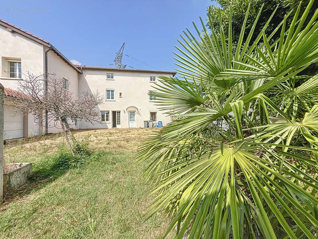 Maison à GREZIEU-LA-VARENNE