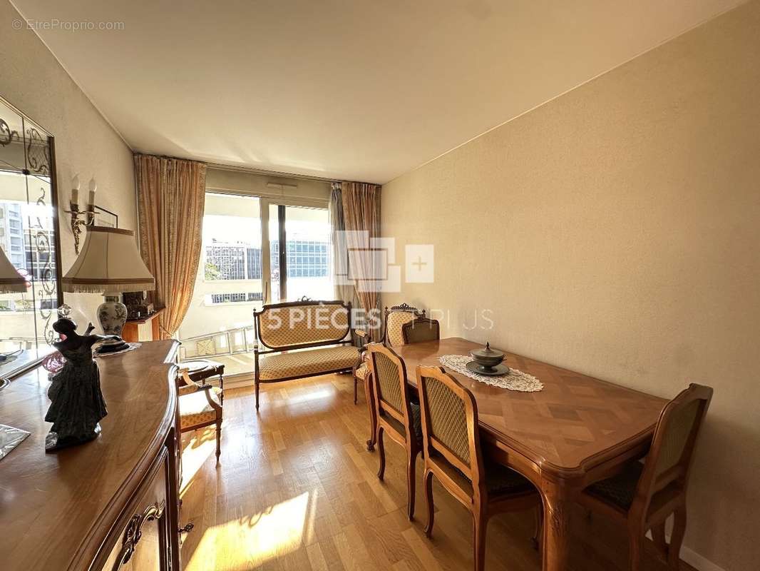 Appartement à LEVALLOIS-PERRET