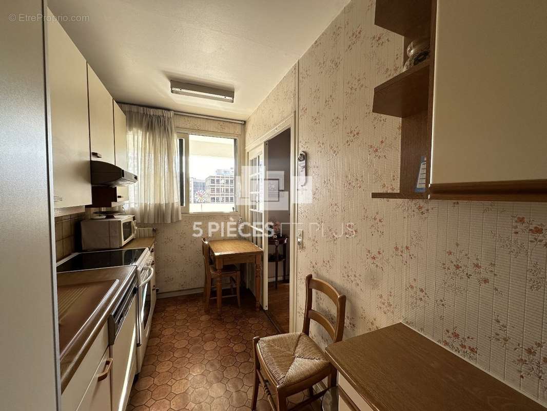 Appartement à LEVALLOIS-PERRET