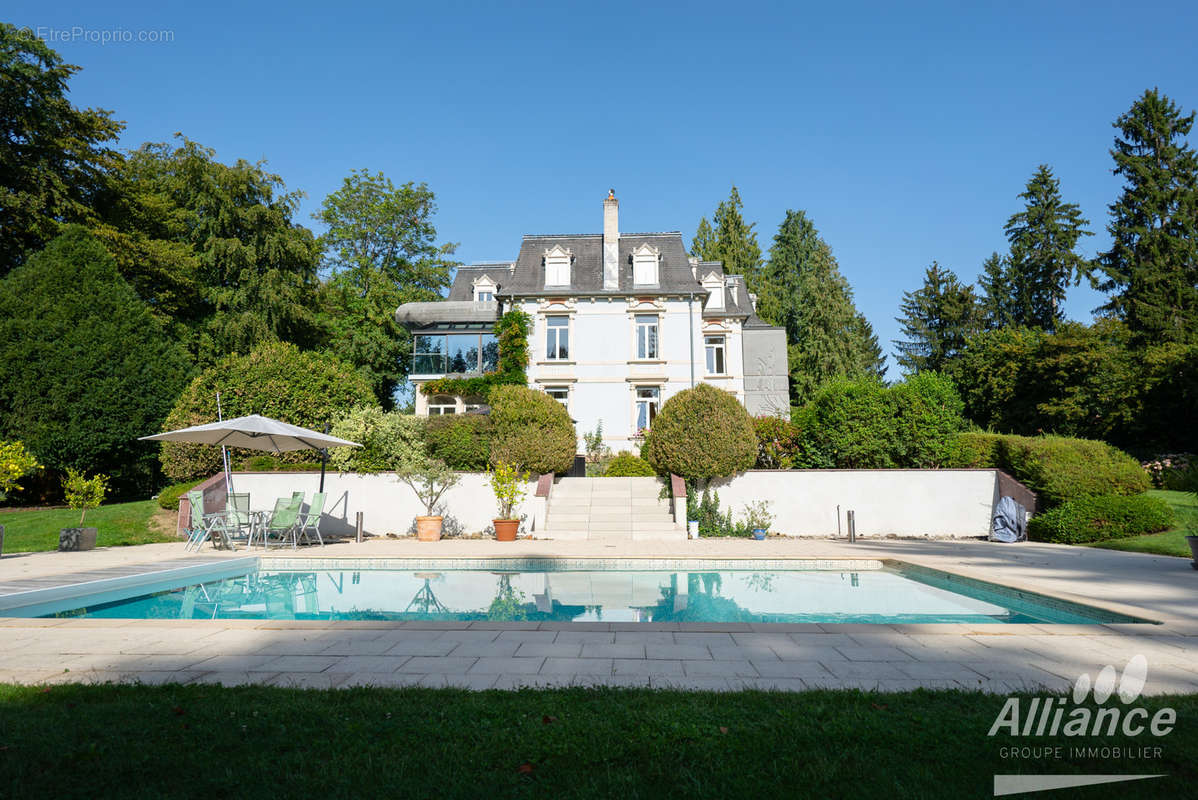 Maison à ROUGEMONT-LE-CHATEAU